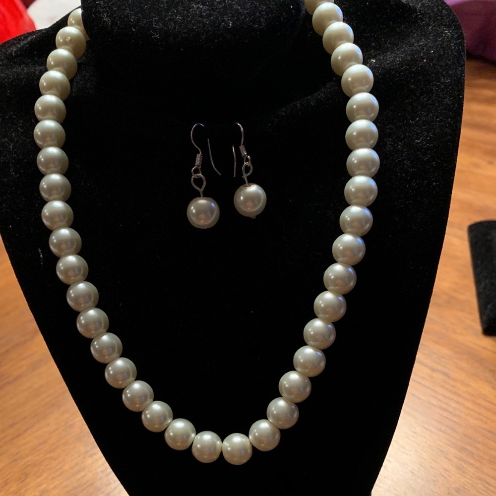 Pearl necklace set